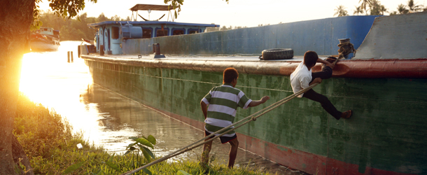 mekong-local-kids-sunset